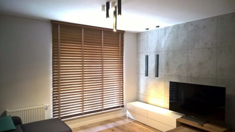 Jak dobrać osłony okienne do różnych typów pomieszczeń w domu?